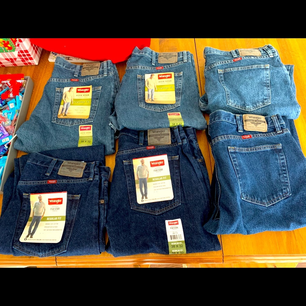 Men’s wrangler regular fit jeans NWT & NWOT 38x32